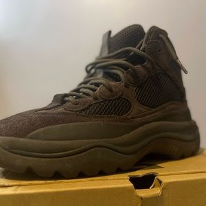 Yezzy desert boot “oil”